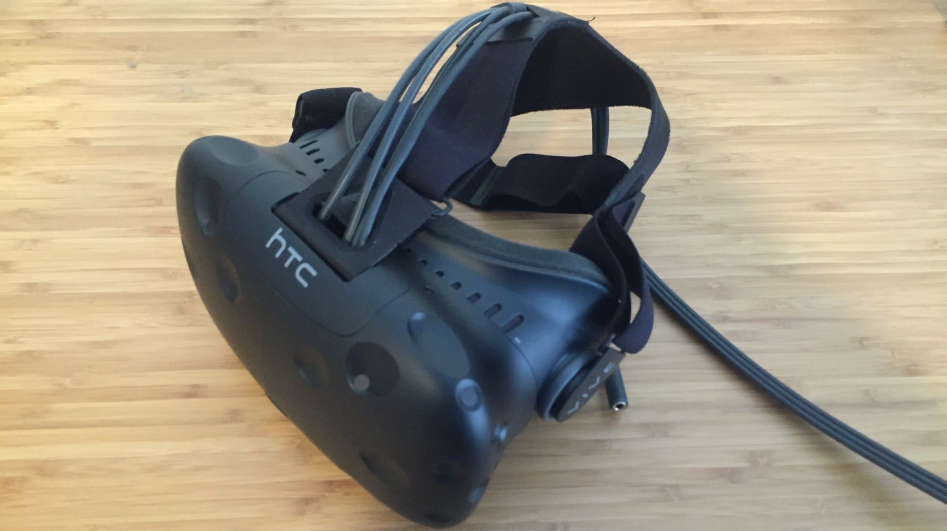 The finished consumer version of the HTC Vive. The headphone jack dangles from the back and works with any standard headphones.