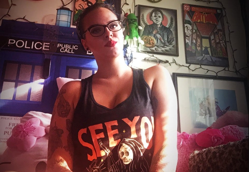  Geisha Monroe getting ready to stream on Twitch