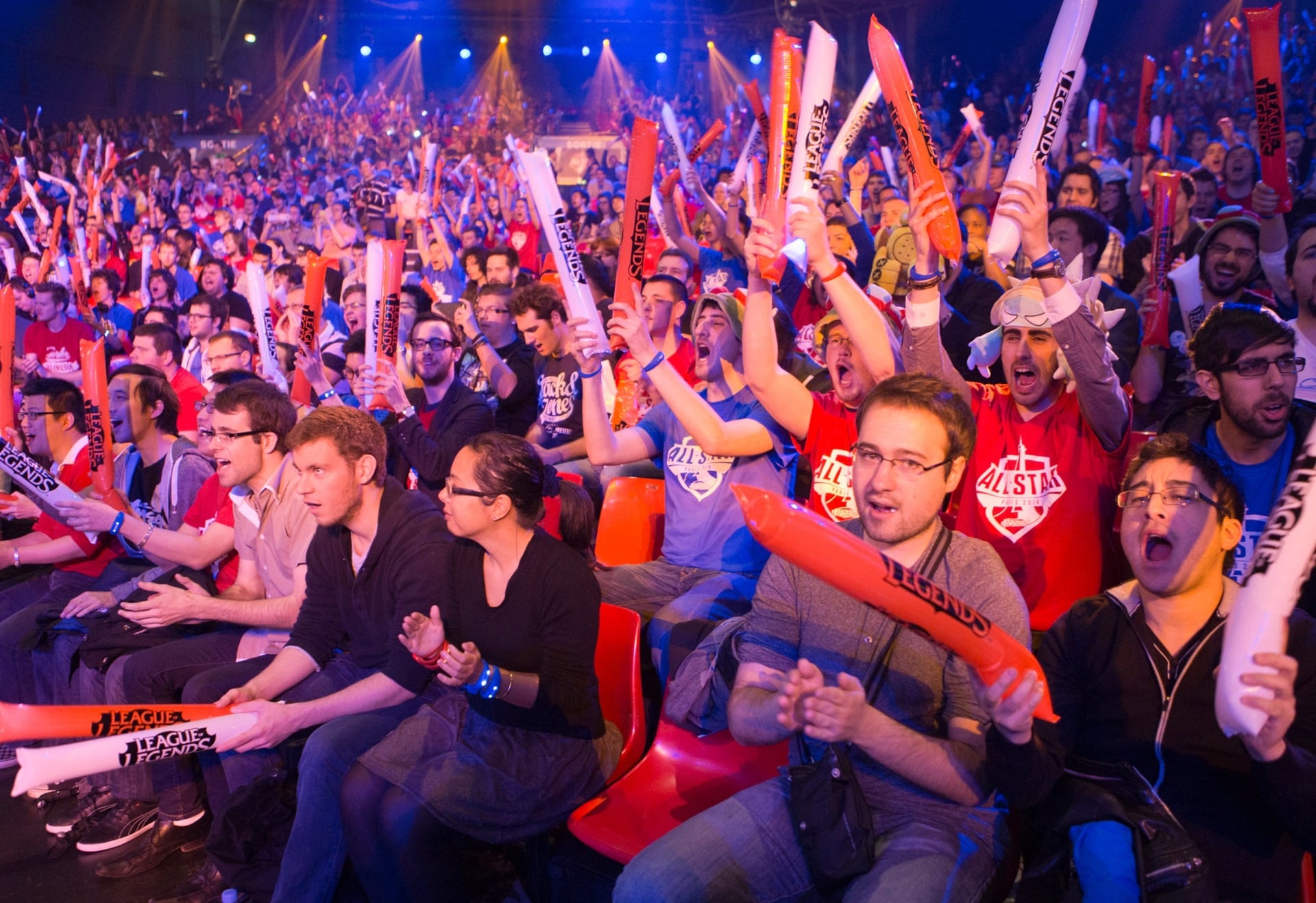 League of Legends fans watching the season 4 World Championships final in Paris