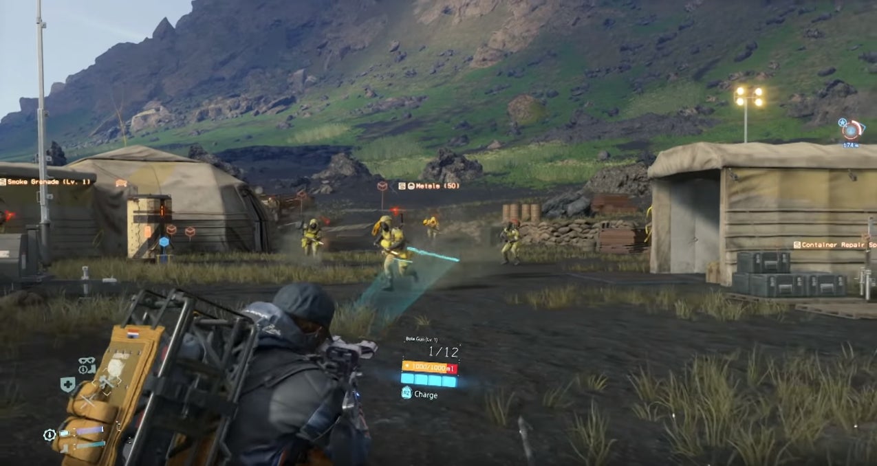 The HUD even shows what items enemies are carrying.