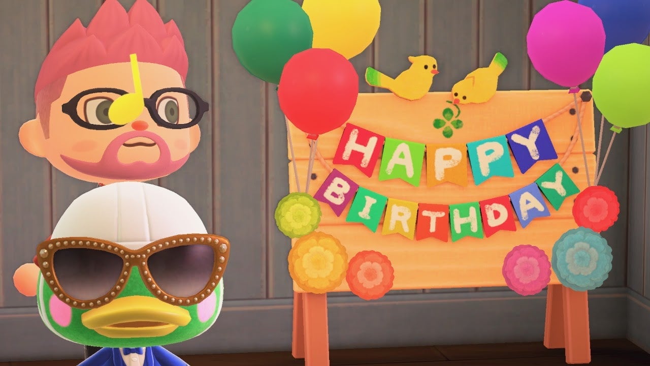 Scoot is rocking those shades.