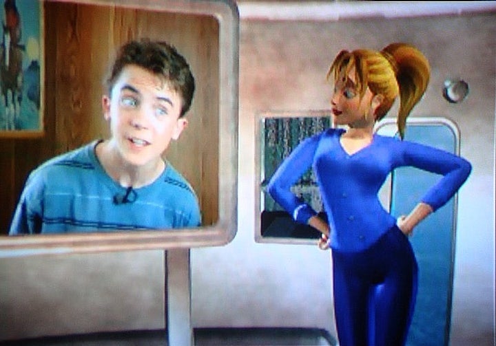 es, that is Frankie Muniz talking to the virtual host. Itâs odd.