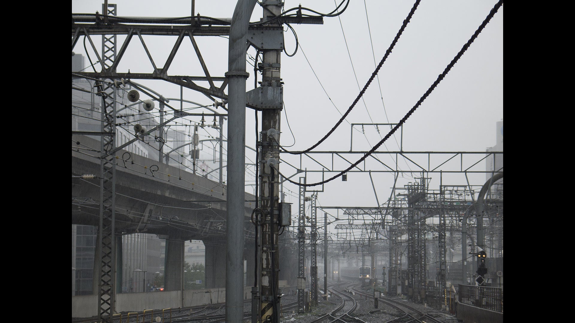 A gray day in Tokyo, 29 Sep 2004.