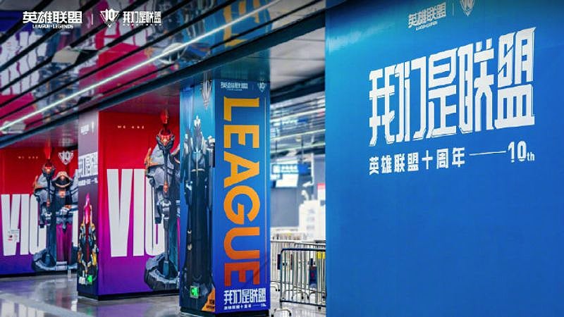 It’s not uncommon for game companies in Asia to dress up parts of a station. What makes this different is the extent at which the campaign covers. 