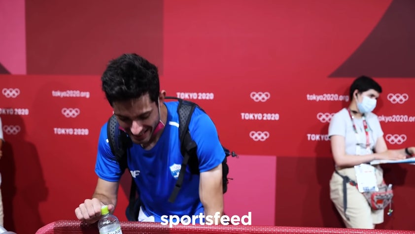 Miltiadis Tentoglou quickly shows Luffy’s Second Gear pose during an interview a the Tokyo Olympics. 