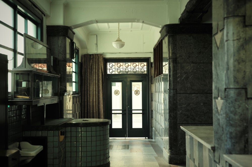 A peek behind the curtain.