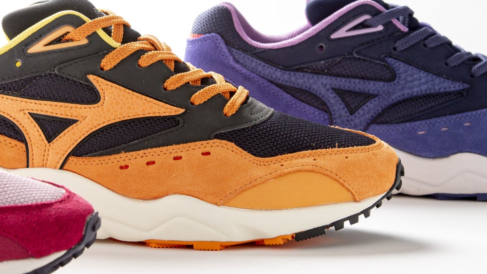 A close up look at the Mizuno logos. 