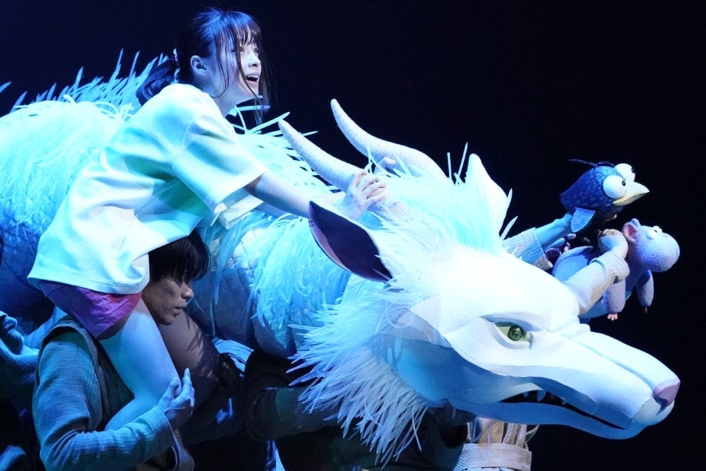 Note the small versions of Boh and Yu-Bird. Olié teased out color highlights for the characters.