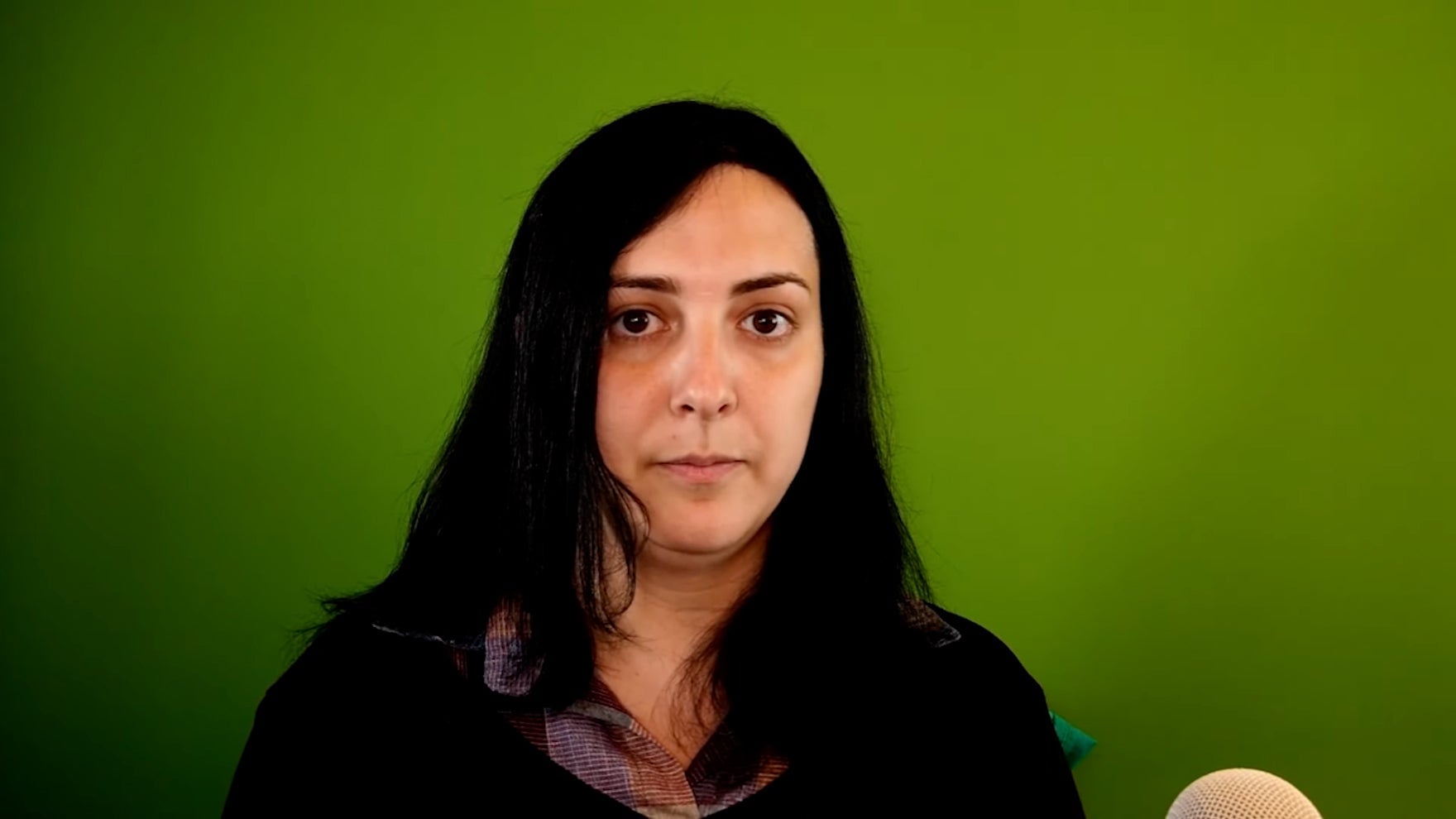 Popular Twitch streamer Keffals used a green screen in her August 18 video to obscure her location.