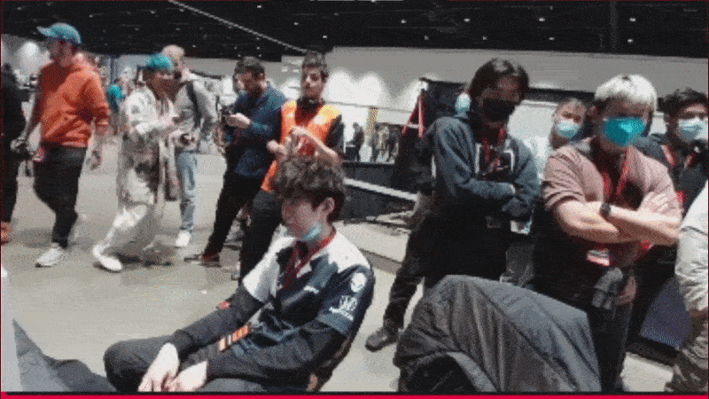 Gif: ScreenKO / Kotaku