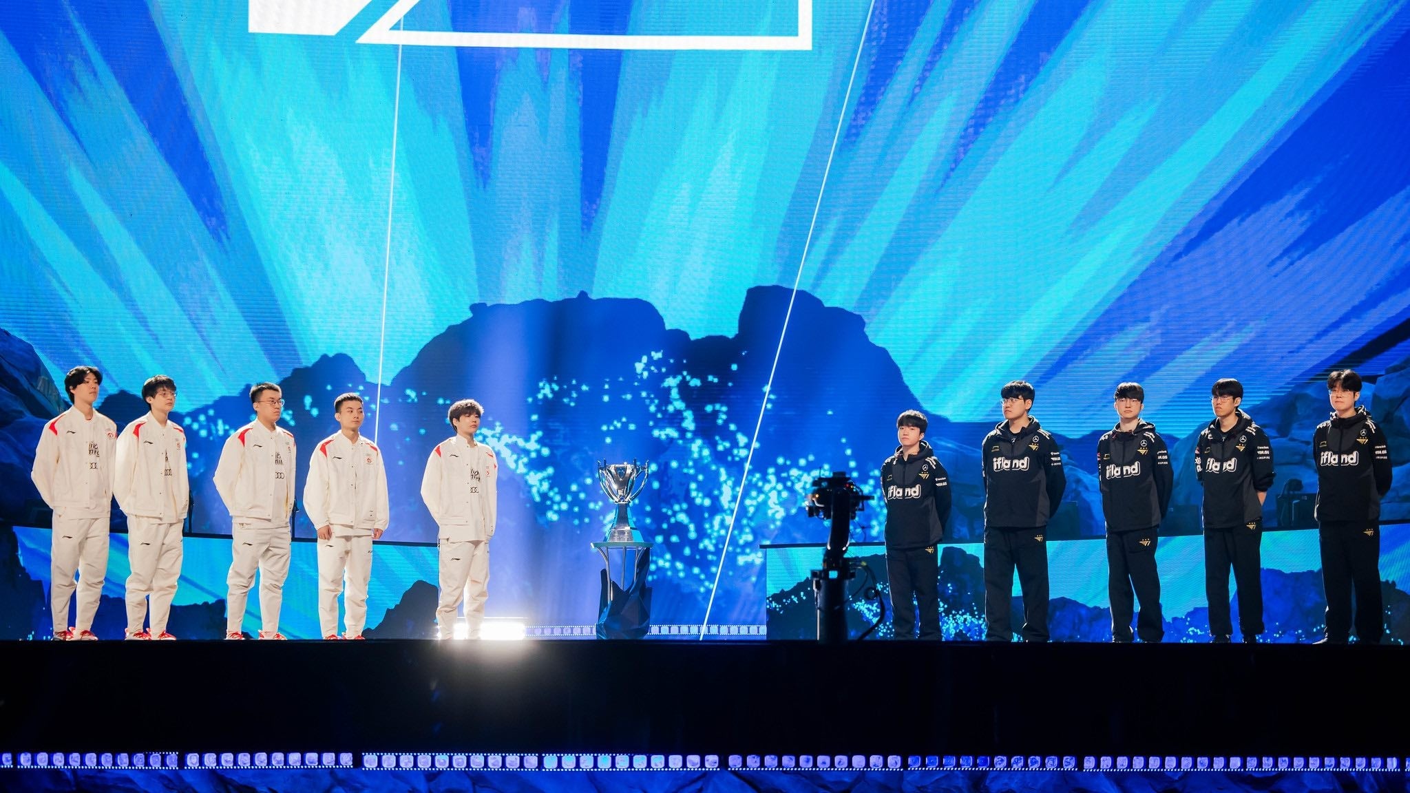 T1 and Weibo face off on stage in Seoul.