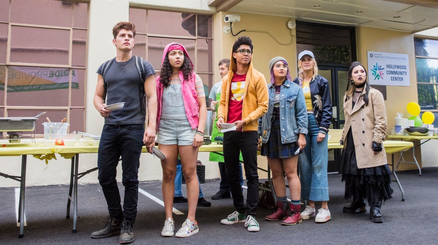Gregg Sulkin, Allegra Acosta, Rhenzy Feliz, Ariela Barer, Virginia Gardner, and Lyrica Okano in Marvel’s Runaways