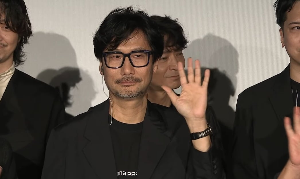 Hideo Kojima waves to the audience.