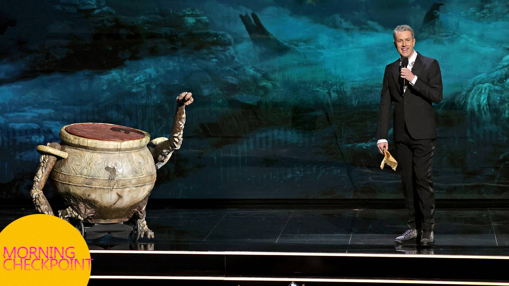 Geoff Keighley talks to a magic pot.